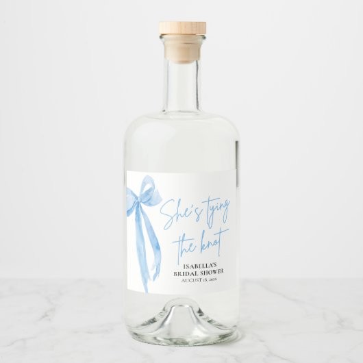 Dusty Blue Bow Ze bindt de knoop Vrijgezellenfeest Likeurfles Etiket (Voorkant)