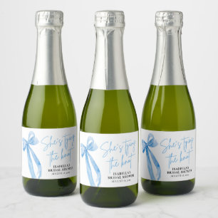 Dusty Blue Bow Ze bindt de knoop Vrijgezellenfeest Sparkling Wijnetiket