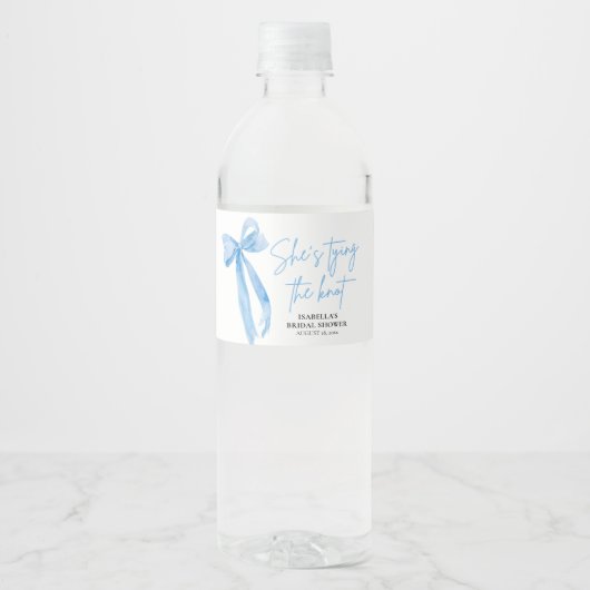 Dusty Blue Bow Ze bindt de knoop Vrijgezellenfeest Waterfles Etiket (Voorkant)