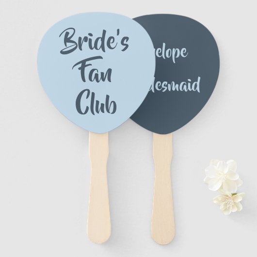 Dusty Blue Bride's Fan Club Bridesmaid Name Handwaaier (Voorkant en achterkant)