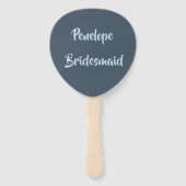 Dusty Blue Bride's Fan Club Bridesmaid Name Handwaaier (Achterkant)