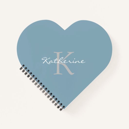 Dusty Blue Chic Monogram Name Heart Shaped Notitieboek (Voorkant)