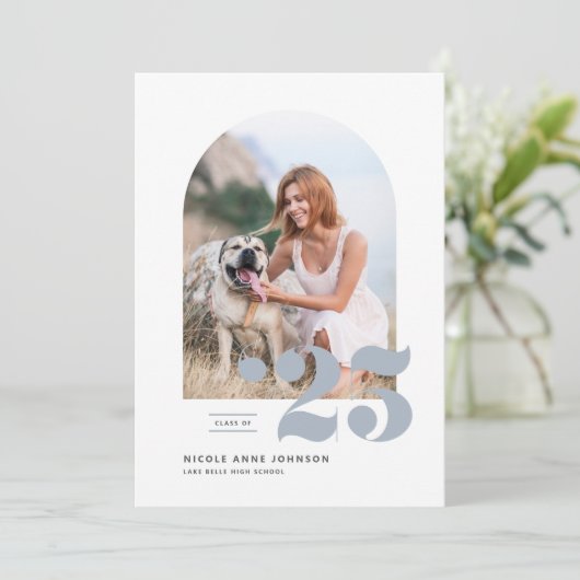 Dusty Blue Class of 2025 Arch Photo Afstuderen Aankondiging (Staand voorkant)