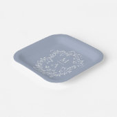 Dusty Blue Classic Floral Crest Monogram Huwelijk Papieren Bordje (Gebogen)