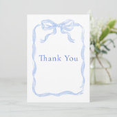 Dusty Blue Coquette Ribbon Baby Shower Bedankkaart (Staand voorkant)