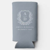 Dusty Blue Crest Modern Monogram Wedding Seltzer Blikjeskoeler (Achterkant)
