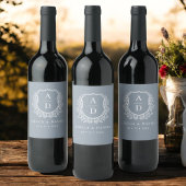 Dusty Blue Crest Modern Monogram Wedding Wijn Etiket