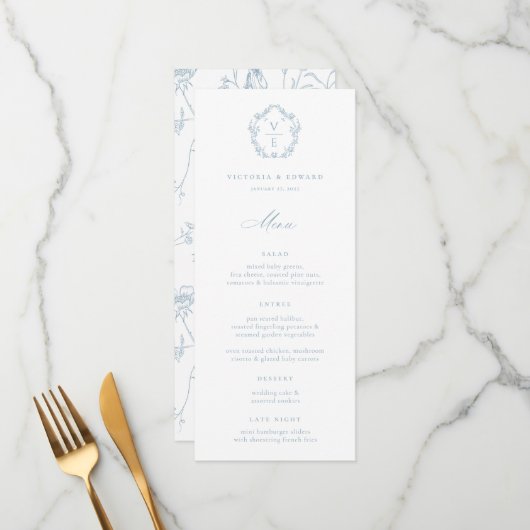 Dusty Blue Crest Monogram Bruiloft Menu (Voorkant / Achterkant in situ)
