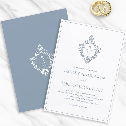 Dusty Blue Crest Monogram Formele Elegante Bruilof Kaart