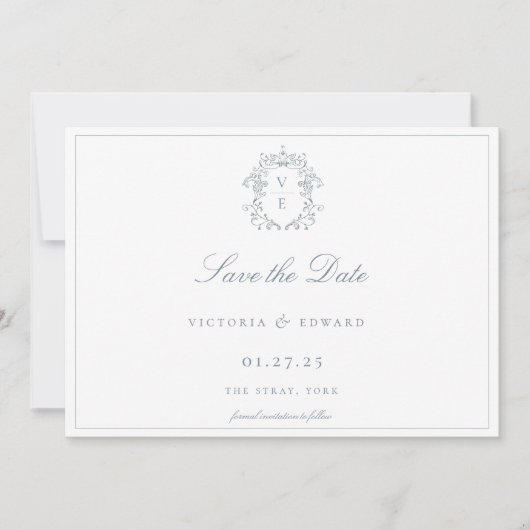 Dusty Blue Crest Monogram Weddenschap QR Code Save The Date (Voorkant)