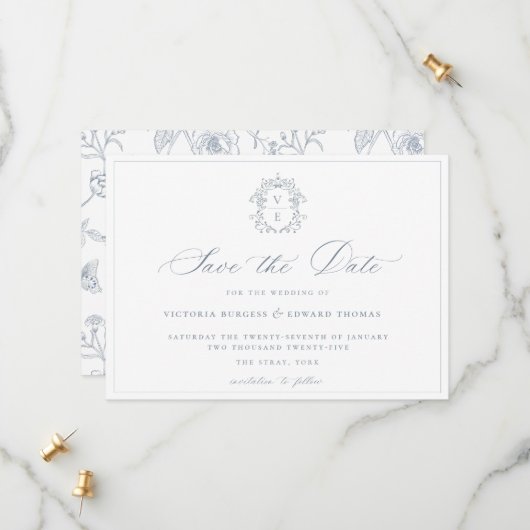 Dusty Blue Crest Monogram Weddenschap Save The Date (Voorkant / Achterkant in situ)