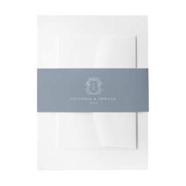 Dusty Blue Crest Monogram Weddenschap Uitnodigingen Wikkel