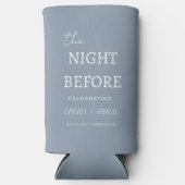 Dusty Blue de nacht voor minimale bruiloft Seltzer Blikjeskoeler (Voorkant)