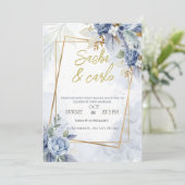 Dusty Blue Elegant Bloemen Bruiloft Uitnodigingska Kaart (Staand voorkant)