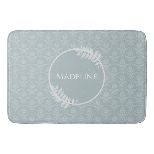 Dusty Blue Elegant Damask, gepersonaliseerd Badmat (Voorkant)