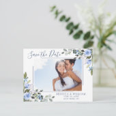 Dusty Blue Elegant Eucalyptus FOTO Save the Date Briefkaart (Staand voorkant)