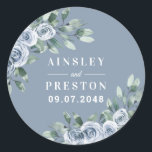 Dusty Blue Elegant Floral Boho Roos Rustic Wedding Ronde Sticker<br><div class="desc">Het ontwerp is voorzien van elegante waterverf greenery met boho dusty blue roos florale elementen. Het ontwerp kenmerkt ook een moderne typografische doopvontlay-out.</div>