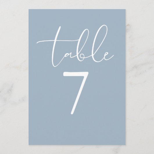 Dusty Blue Elegant Modern Script Table Number Kaart (Achterkant)