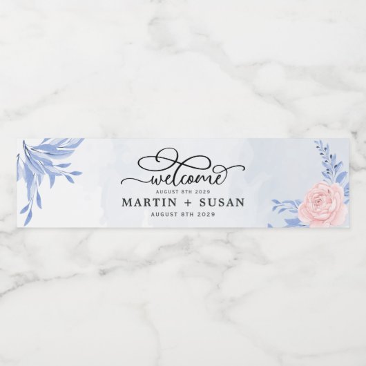 Dusty Blue Elegant Pink Floral Rustic Wedding Waterfles Etiket (Enkel label)