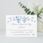 Dusty Blue Elegant White Gray Floral Heart Wedding Kaart (Staand voorkant)