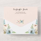 Dusty Blue en Blush Pink Floral Rustic Wedding All In One Uitnodiging (Achterkant)