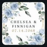 Dusty Blue en Gold Elegant Floral Rustic Wedding Vierkante Sticker<br><div class="desc">Het ontwerp is voorzien van een elegant geometrisch goudkleurig (bedrukt) lijst dat is gedecoreerd in waterverf rozen, pinda's, hydrangea, babyadem en meer over verschillende soorten groene takken en bladeren. Het stoffige blauw wordt ontworpen om diverse schaduwen van de kleur binnen de bloemen te kenmerken om de verscheidenheid van schaduwen van...</div>