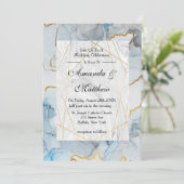 Dusty Blue en Gold Marble Wedding Invitations (Staand voorkant)