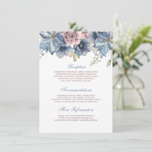 Dusty Blue en Mauve Waterverf Floral Wedding Informatiekaartje (Staand voorkant)