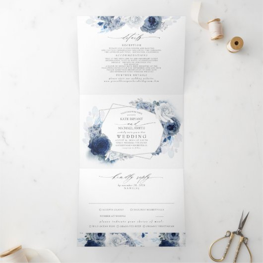 Dusty Blue en Navy Bloemen Botanische Bruiloft Tri Drieluik Uitnodiging (Binnen)