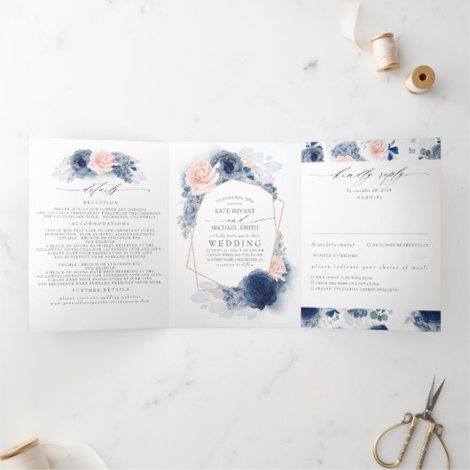 Dusty Blue en Pink Floral Botanical Wedding Drieluik Uitnodiging (Binnen)