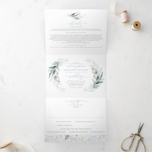 Dusty Blue en Sage Elegant Greenery Wedding Drieluik Uitnodiging (Binnen)
