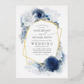 Dusty Blue en White Floral Botanical Wedding Folie Uitnodiging (Voorkant)