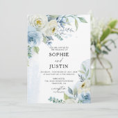 Dusty Blue en White Floral Wedding Invitation Kaart (Staand voorkant)