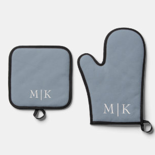 Dusty Blue en White   Modern monogram Ovenwant & Pannenlap Set