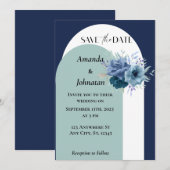 Dusty Blue en White Monogram Floral Wedding Kaart (Voorkant / Achterkant)