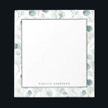 Dusty Blue Eucalyptus Leaves Pattern Personated Notitieblok<br><div class="desc">groen notebookblok. Het is voorzien van een waterverf,  stoffige blauwe eucalyptusbladeren. Personaliseer u door namen en andere details toe te voegen Dit groene patroonblok is perfect als cadeau.</div>