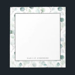 Dusty Blue Eucalyptus Leaves Pattern Personated Notitieblok<br><div class="desc">groen notebookblok. Het is voorzien van een waterverf,  stoffige blauwe eucalyptusbladeren. Personaliseer u door namen en andere details toe te voegen Dit groene patroonblok is perfect als cadeau.</div>