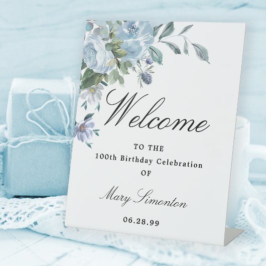 Dusty Blue Floral 100th Birthday Party Welcome Reclamebord Met Voetstuk