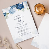 Dusty Blue Floral 80ste verjaardag Party uitnodigi