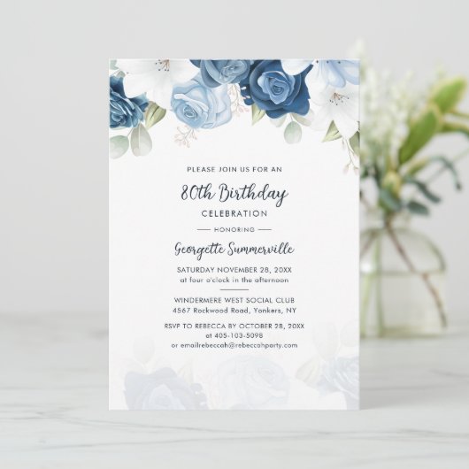 Dusty Blue Floral 80th Birthday Party Kaart (Staand voorkant)