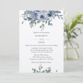 Dusty Blue Floral and Grey Wedding Invitation Kaart (Staand voorkant)