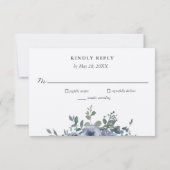 Dusty Blue Floral and Grey Wedding RSVP Kaart (Achterkant)