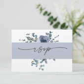 Dusty Blue Floral and Grey Wedding RSVP Kaart (Staand voorkant)