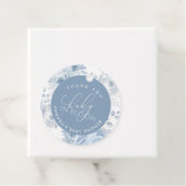 Dusty Blue Floral Baby in Bloom Baby shower Bedankjes Labels (In situ)