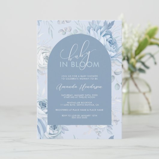 Dusty Blue Floral Baby in Bloom Baby shower Kaart (Staand voorkant)