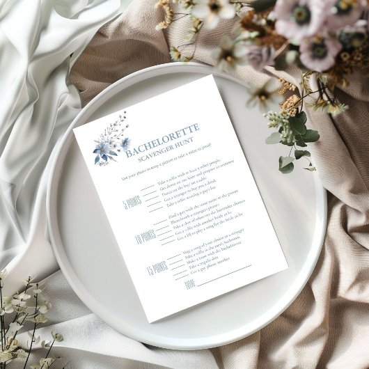 Dusty blue floral bachelorette Scavenger spel Kaar Aankondiging