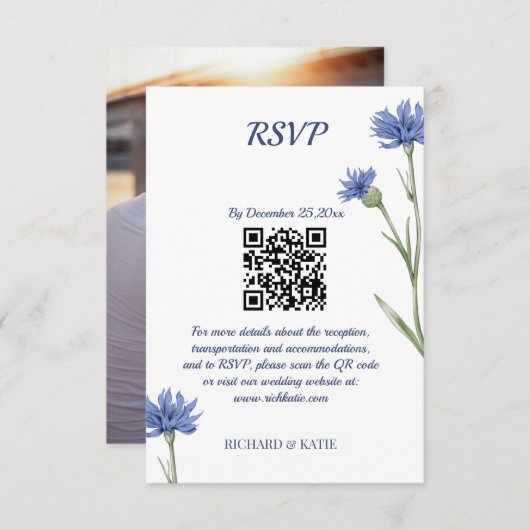 Dusty Blue Floral Bold Stijlvolle QR Code RSVP kaa (Voorkant / Achterkant)