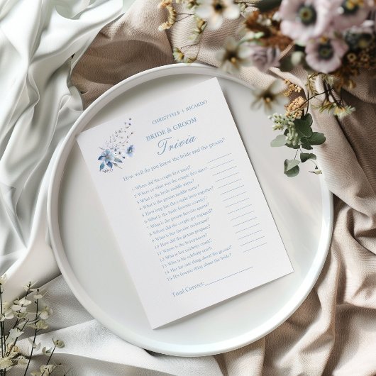 Dusty blue floral bride & Groom Trivia Game Kaart