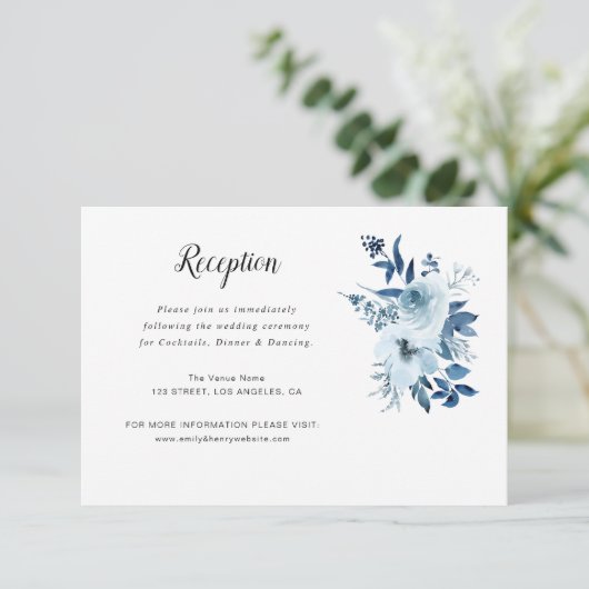 dusty blue floral bruiloft RSVP kaartje (Staand voorkant)