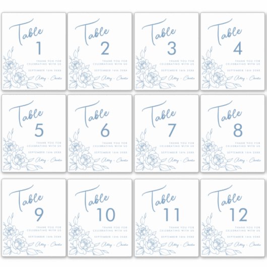 Dusty Blue Floral Bruiloft Wijn Label Tafelnummers (Voorkant)